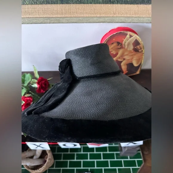 1930s/1940s wide brimmed black straw and velvet hat